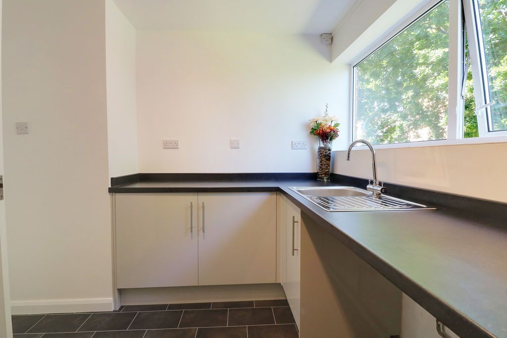 Property photo 3 of 14 Kitchen