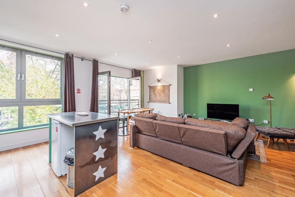 Property photo 2 of 14 25927_Hunters_Flat_2_11_Hoxton_Square_9.Jpg
