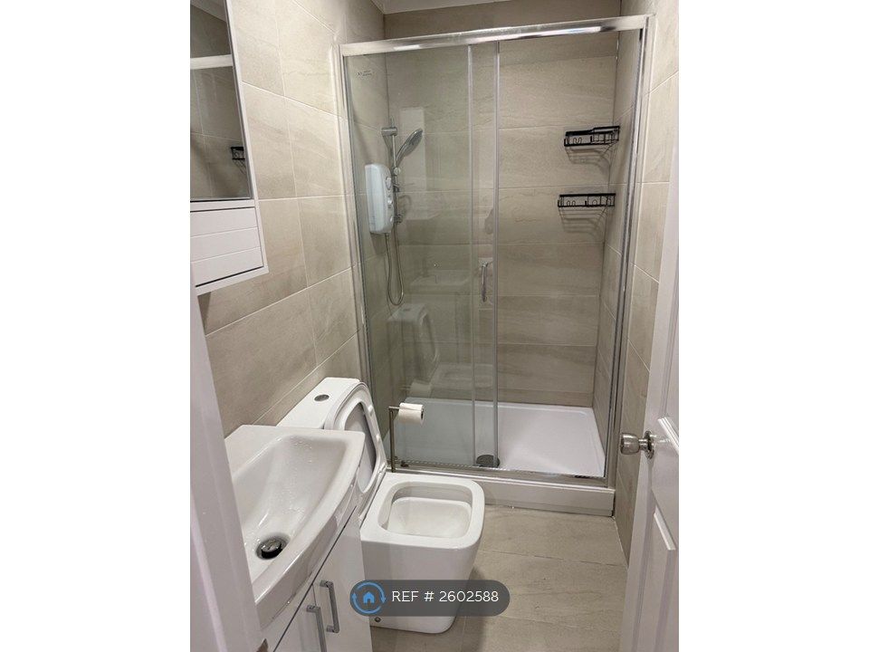 Property photo 3 of 8 Bathroom