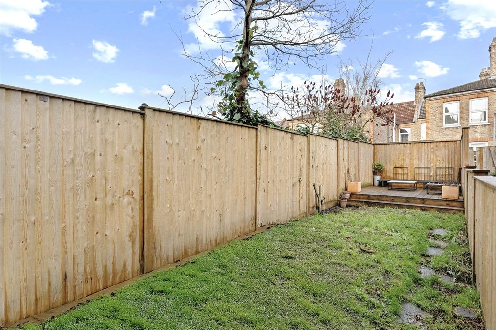 Property photo 3 of 16 Picture No. 14