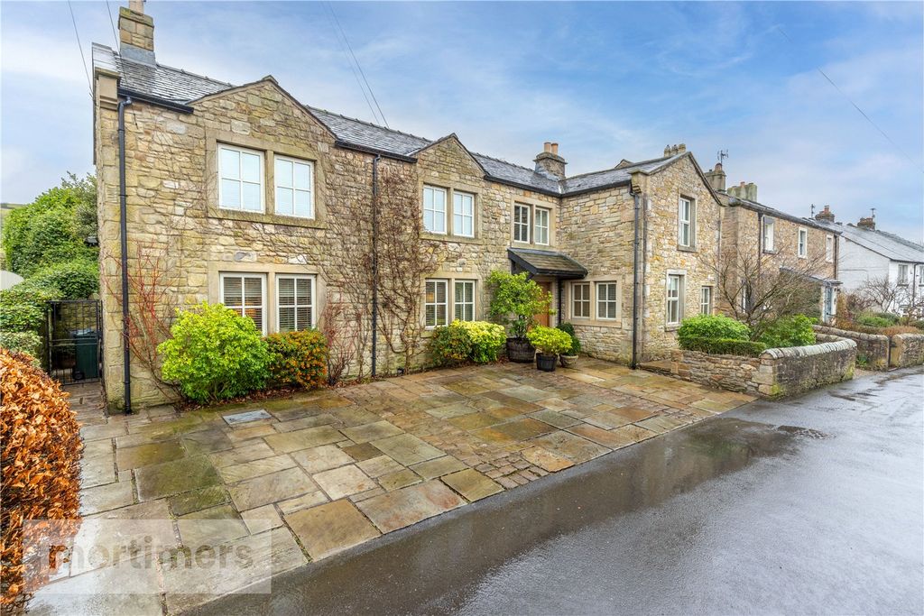 Property photo 1 of 35 External