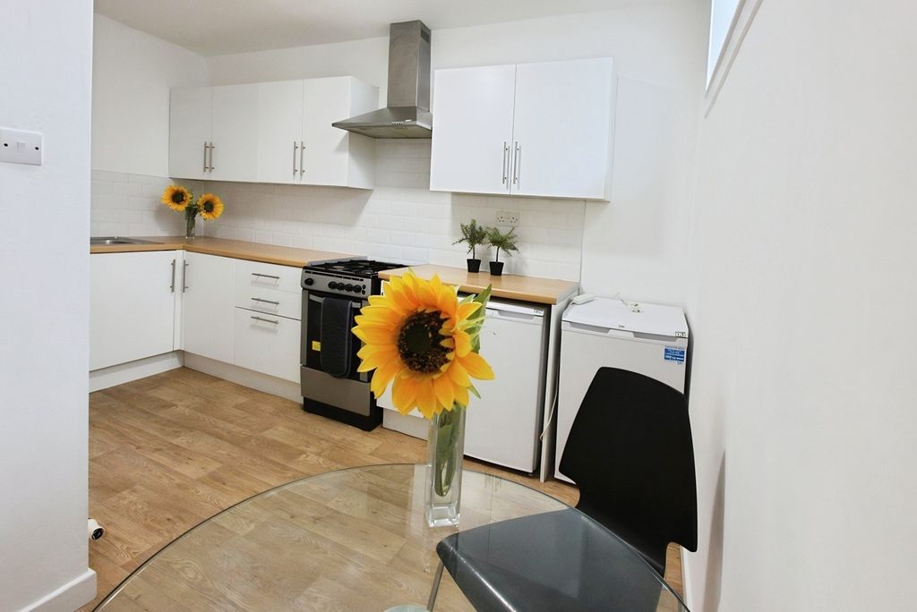 Property photo 2 of 11 Kitchen Dining