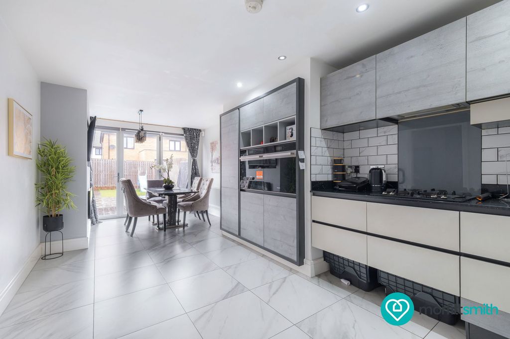 Property photo 2 of 22