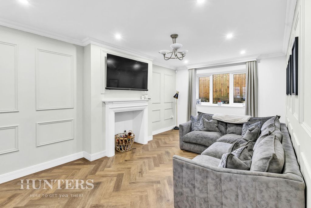 Property photo 3 of 19 Living Room