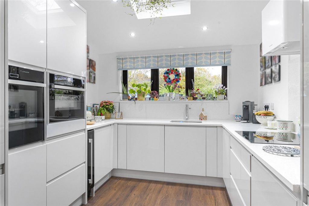 Property photo 3 of 19 Kitchen