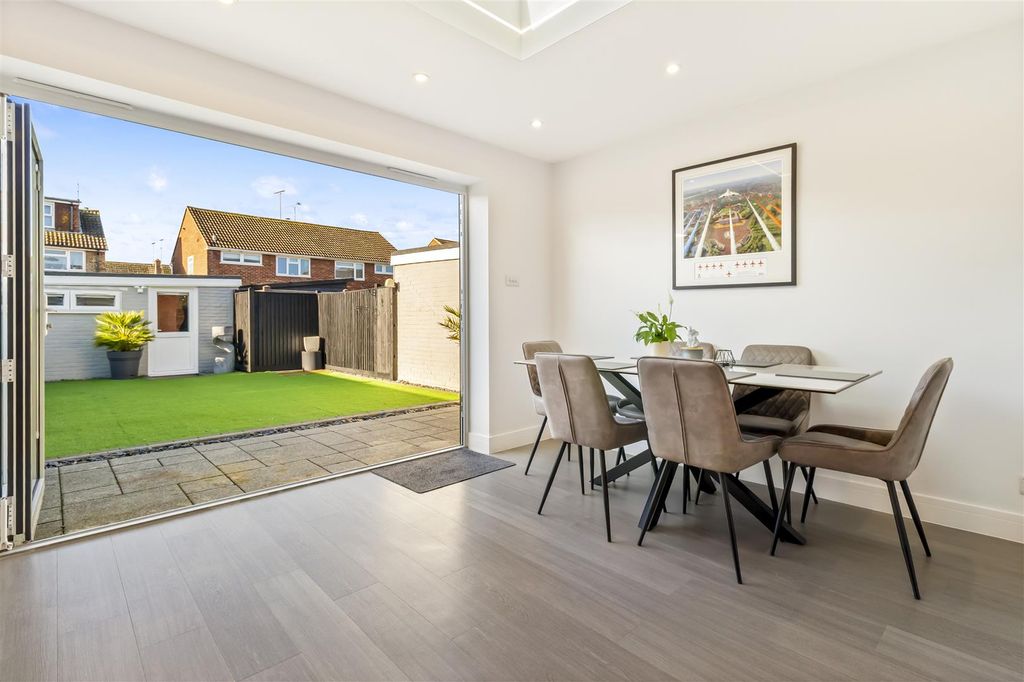 Property photo 2 of 23 21 Patching Close(23)-022.Jpg