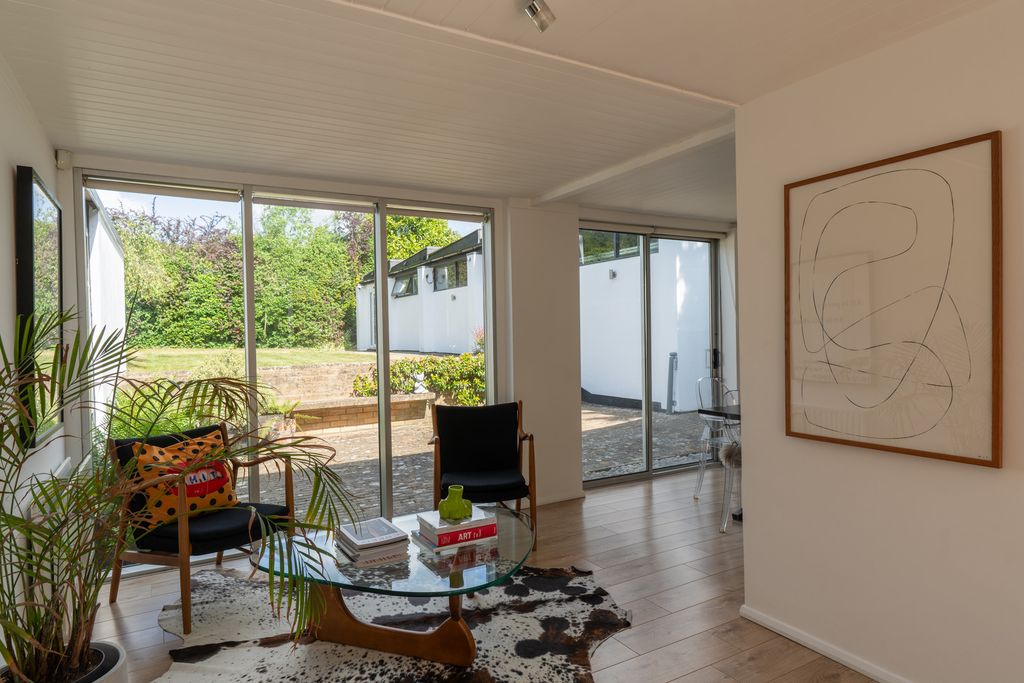 Property photo 3 of 35 288610 - 28Awelwynlondon_Highres-22.Jpg