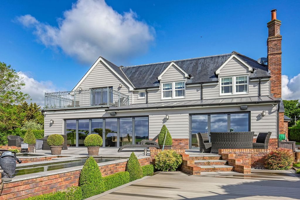 Property photo 3 of 33