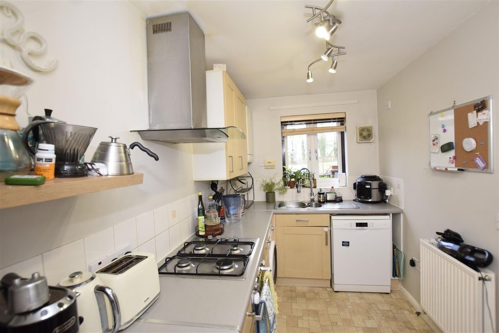 Property photo 3 of 10 Kitchen..Jpg