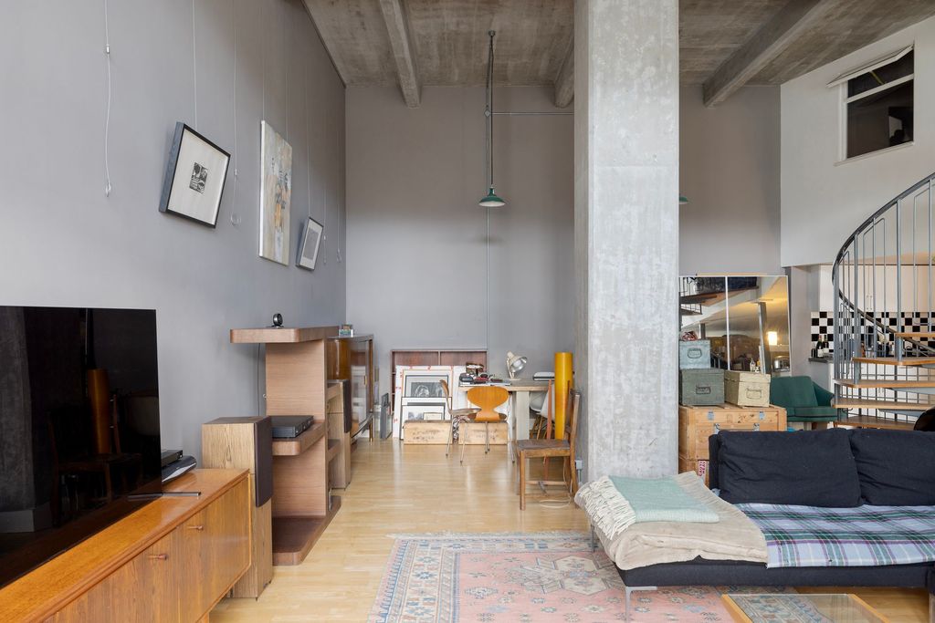 Property photo 2 of 10 Lounge