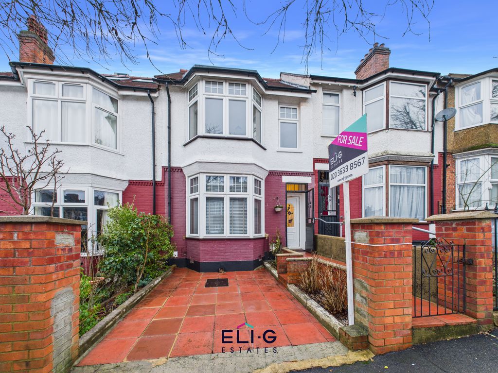 Property photo 1 of 16 A Clean &amp; Tidy Chain Free 3 Double Bed House On Alexandra Road With A Driveway