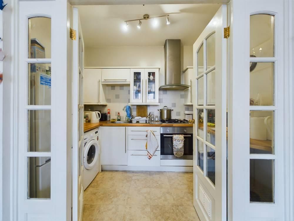 Property photo 3 of 10 Kitchen.Jpg