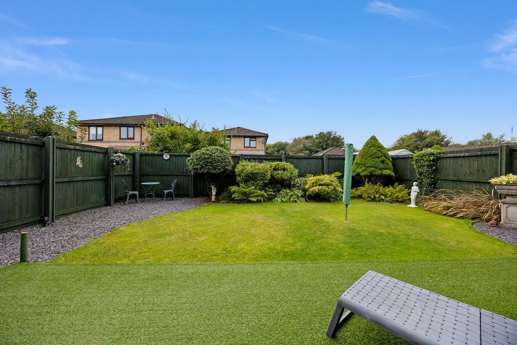 Property photo 2 of 32