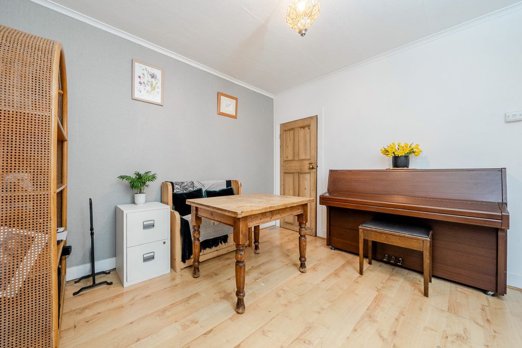 Property photo 3 of 19 Reception