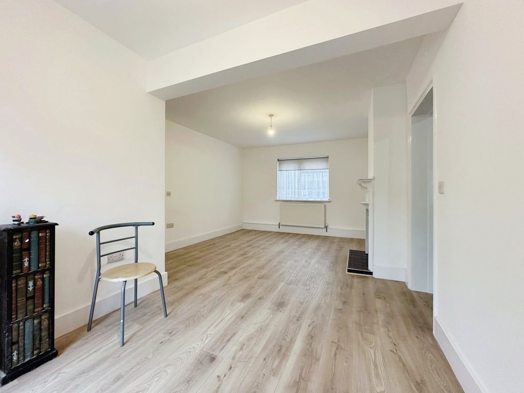 Property photo 2 of 13 02