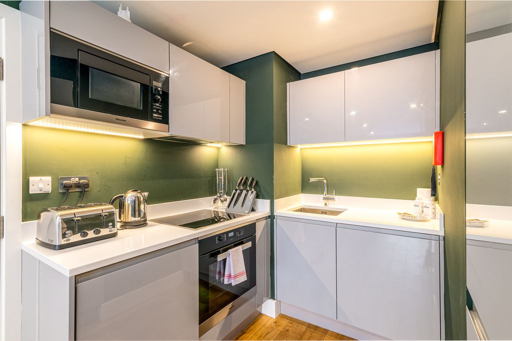 Property photo 2 of 23