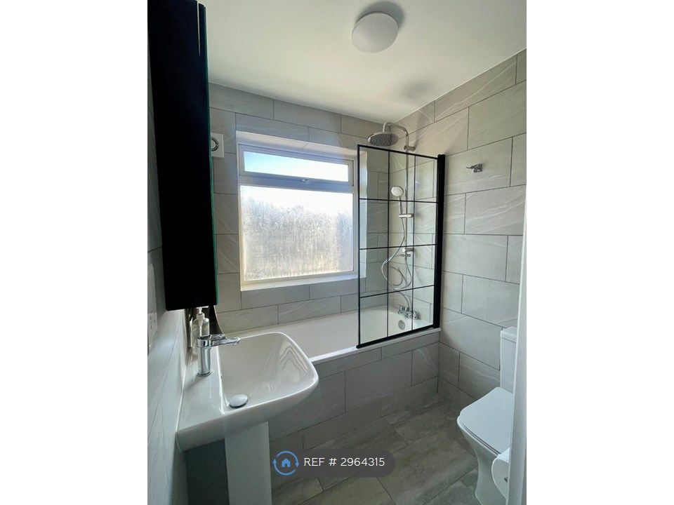 Property photo 2 of 13 Bathroom