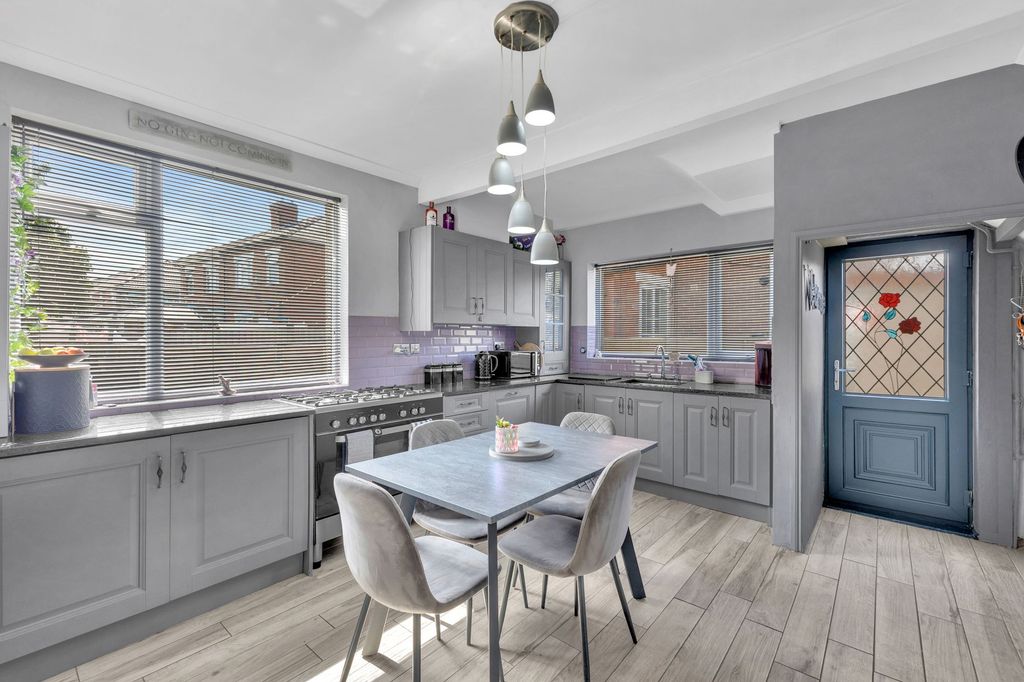 Property photo 2 of 20 Kitchen