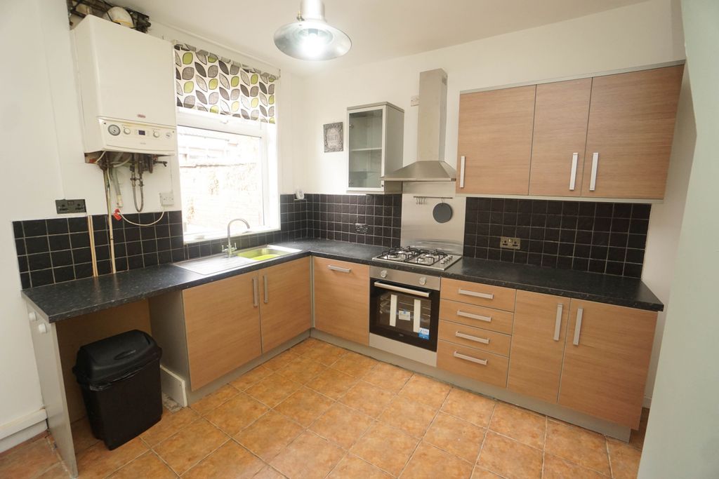 Property photo 3 of 9 Photo 7