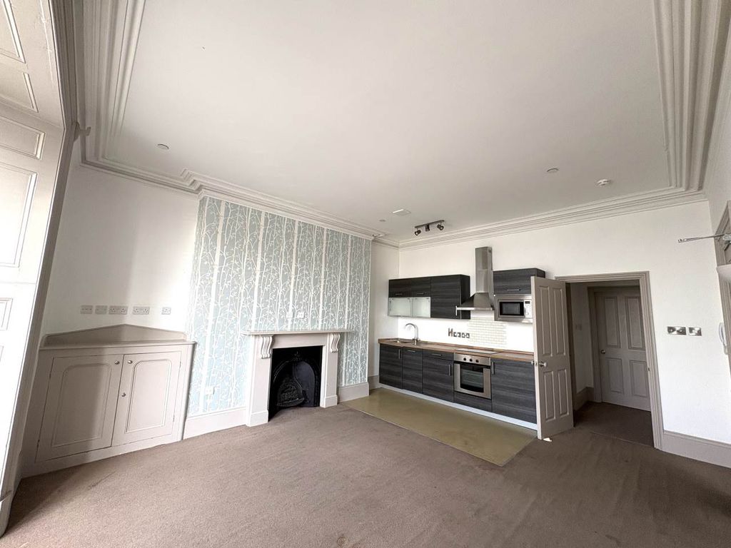 Property photo 2 of 10 Kitchen Dining Area
