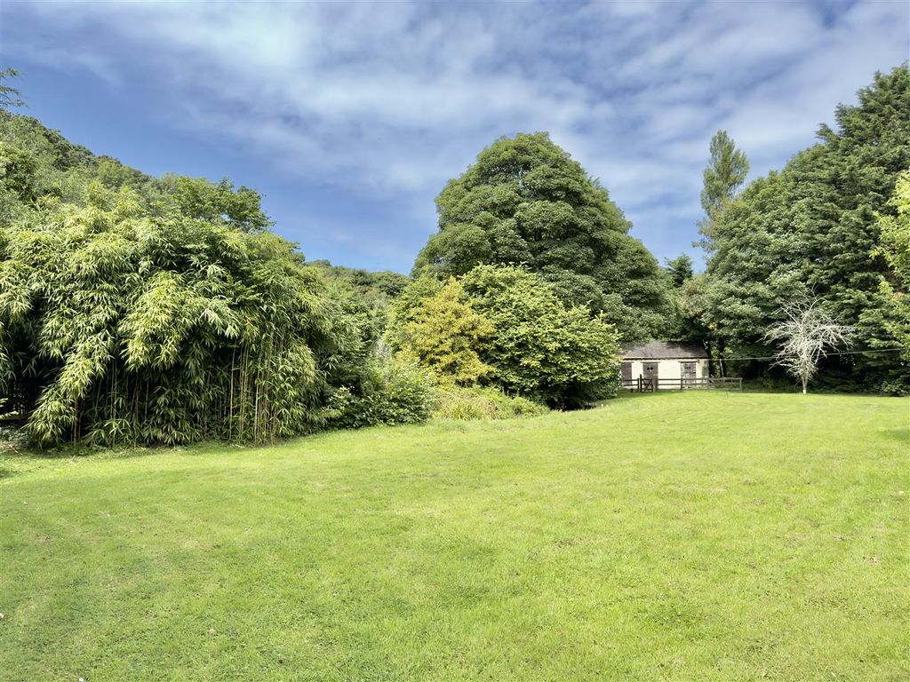 Property photo 2 of 18 Lawn