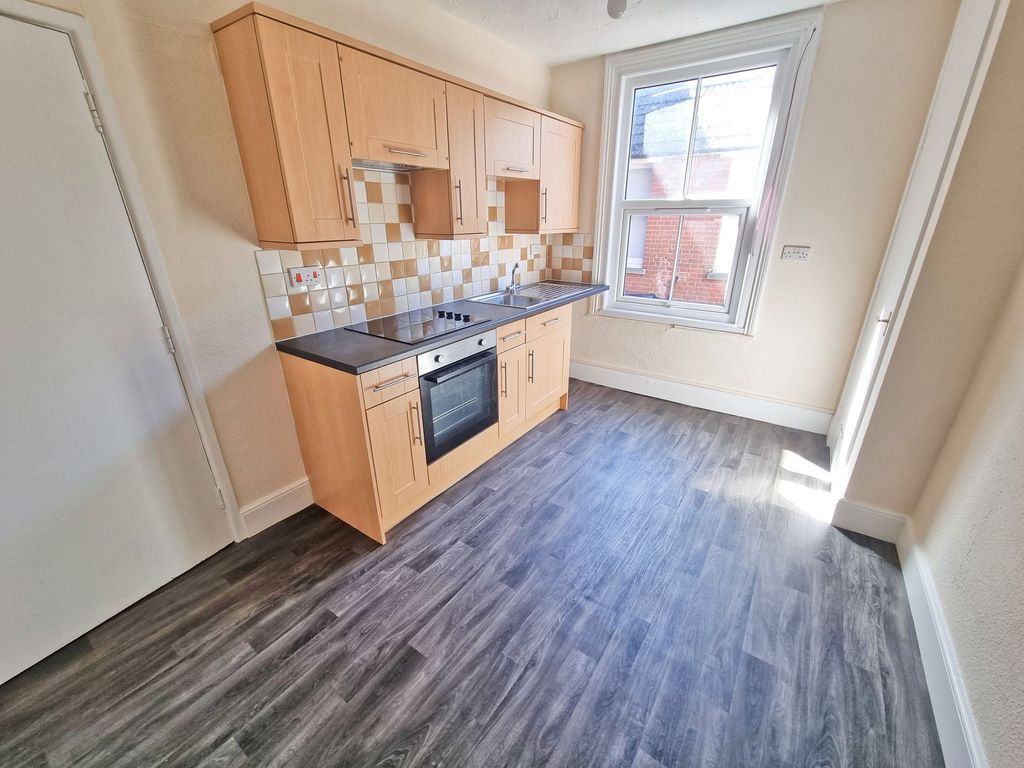 Property photo 3 of 12 Kitchen
