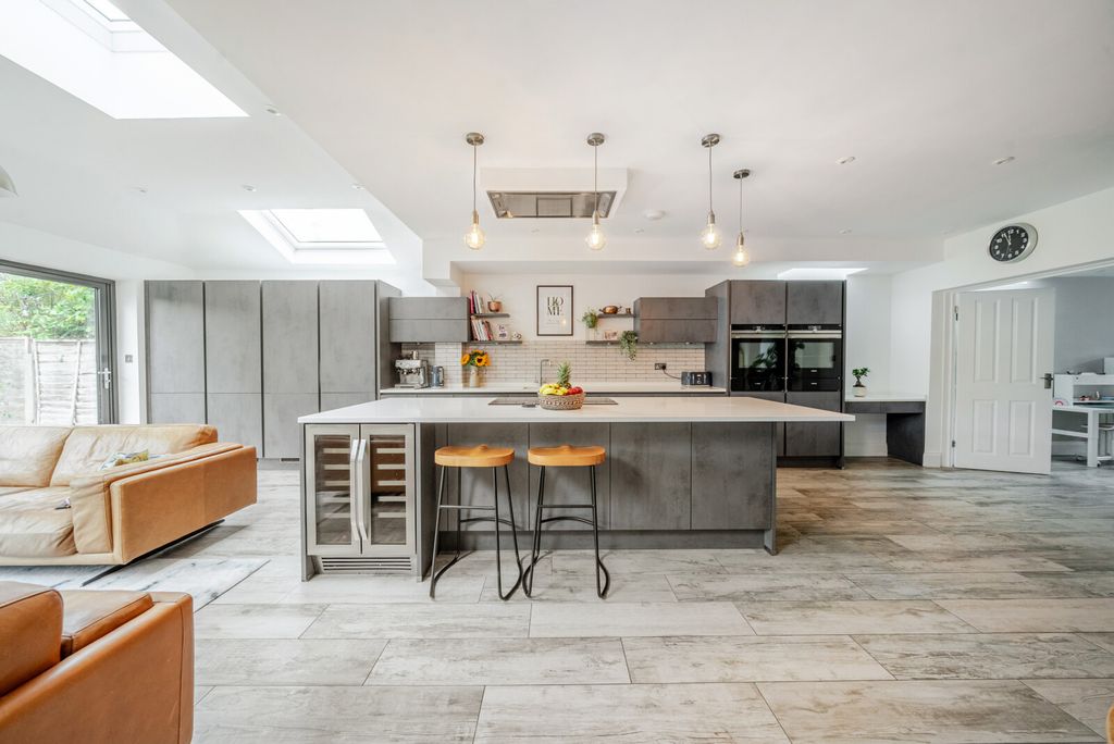 Property photo 2 of 15 1347638-4-68B6E02...