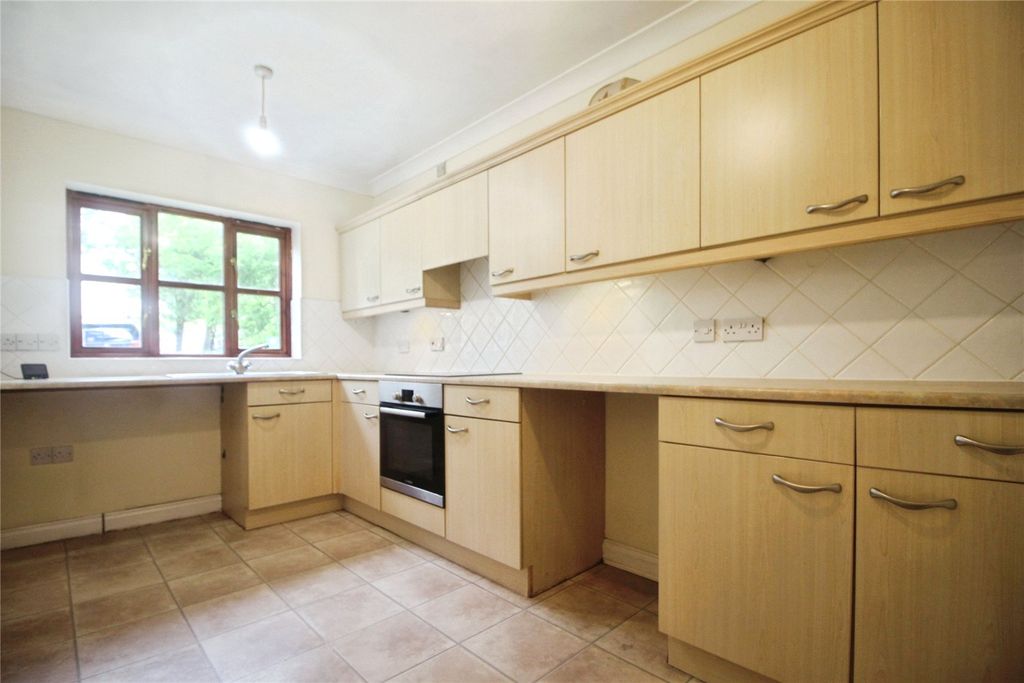 Property photo 2 of 8 Picture No. 23