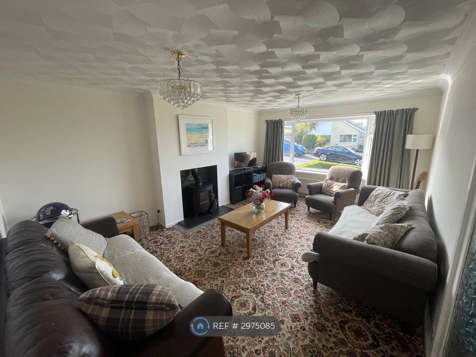 Property photo 3 of 12 Lounge 1