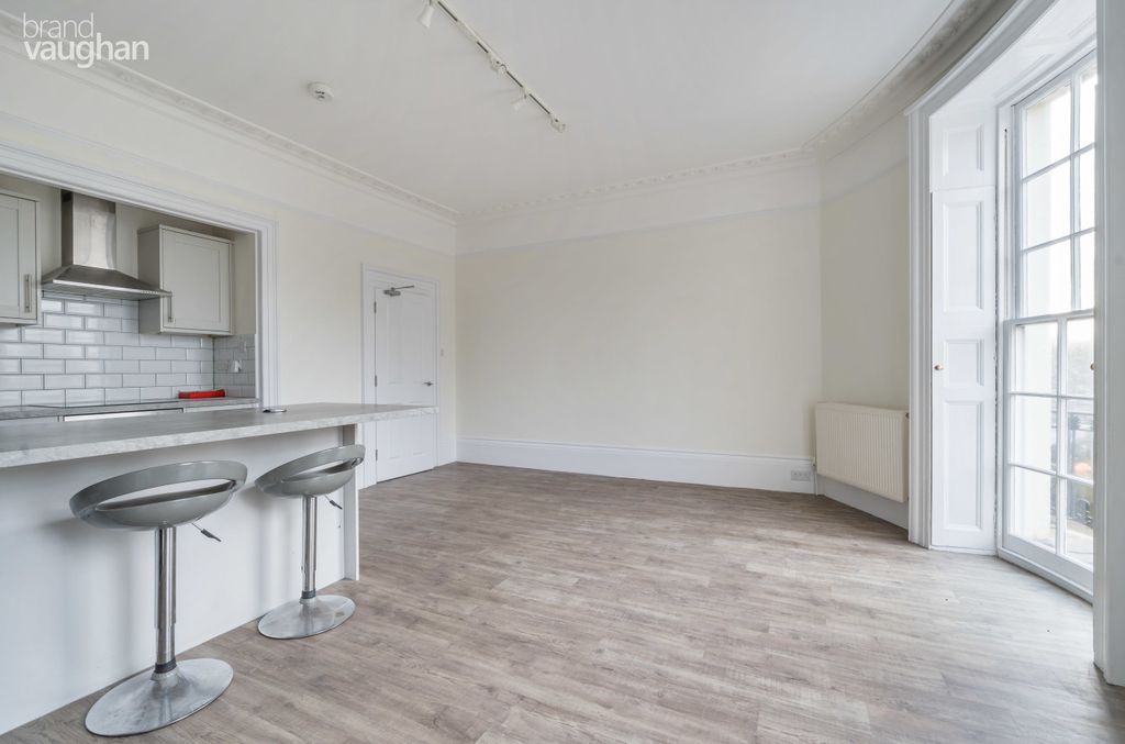 Property photo 3 of 11 Kitchen