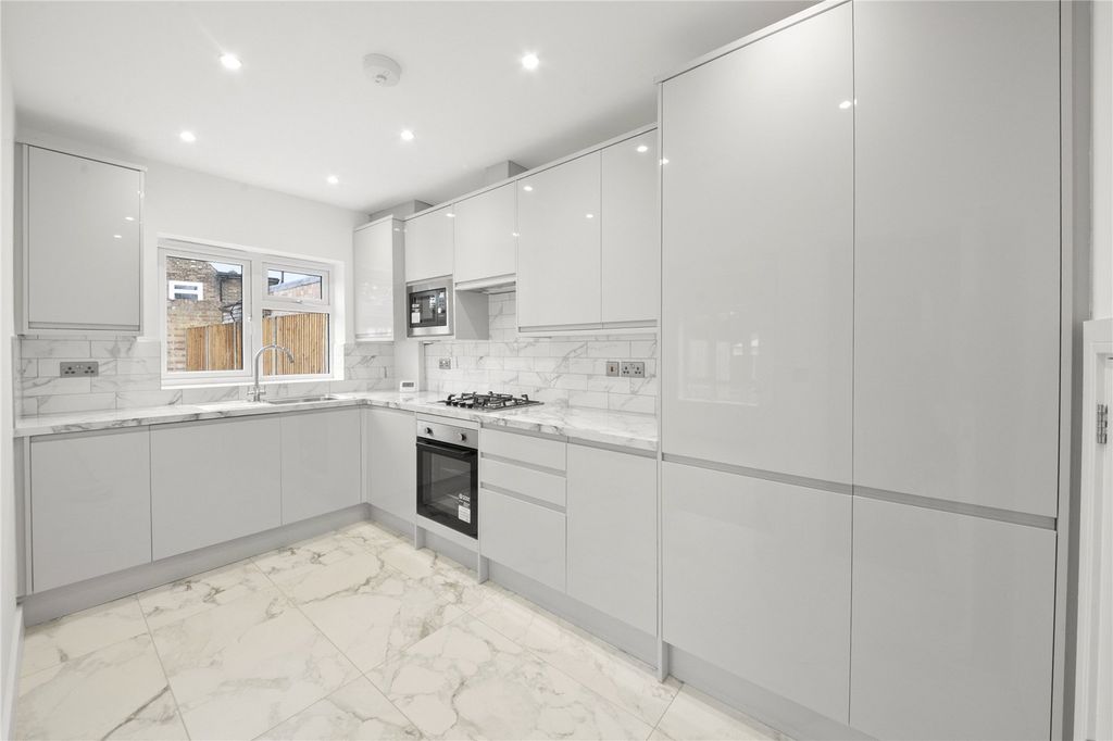 Property photo 2 of 12 Kitchen