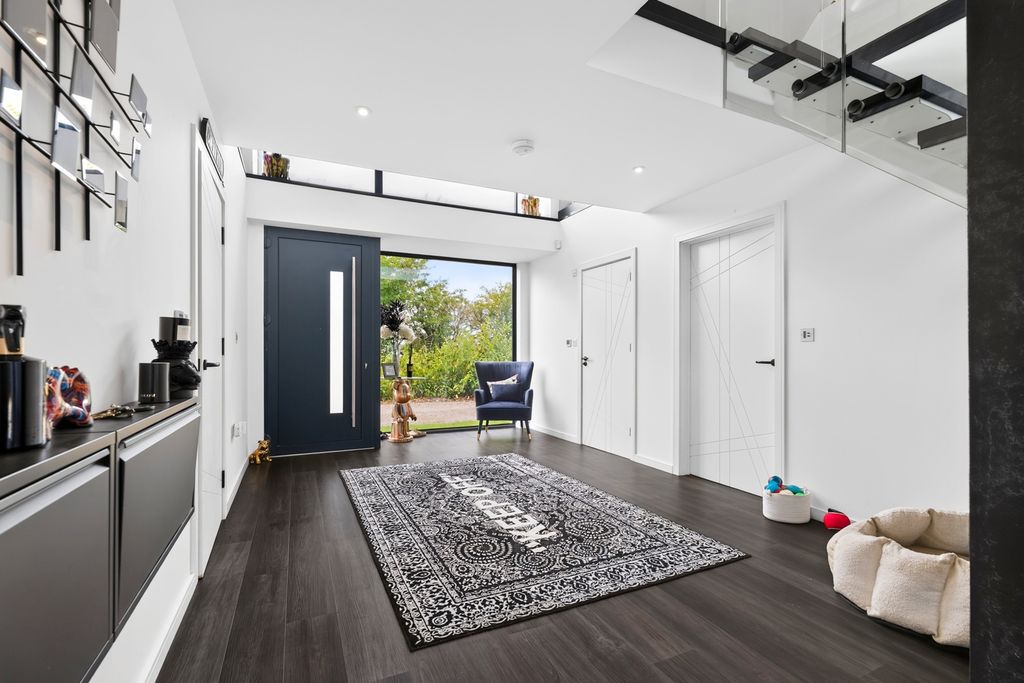 Property photo 3 of 23 Pbox-Img.Jpg