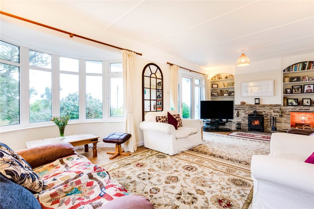 Property photo 3 of 23 Sitting Room