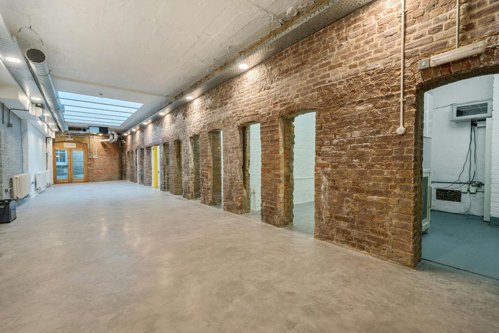 Property photo 3 of 36 1249923 2.Jpg