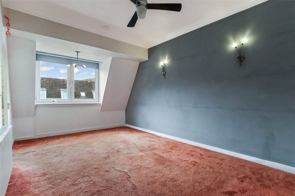 Property photo 2 of 13 Lounge