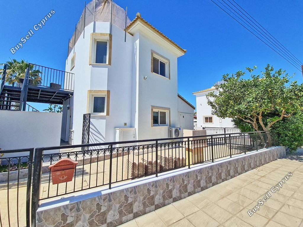 Property photo 2 of 37