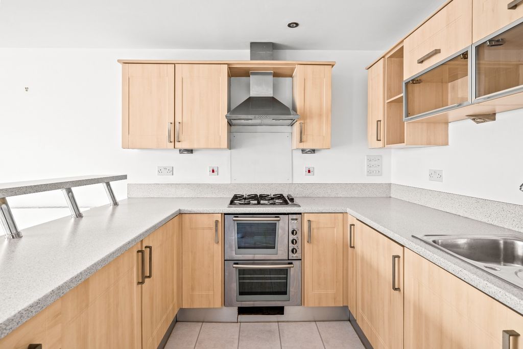 Property photo 2 of 18 4308395