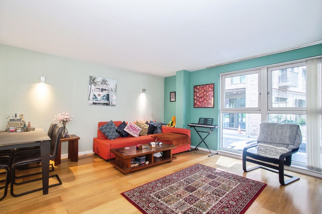 Property photo 1 of 15 Lounge
