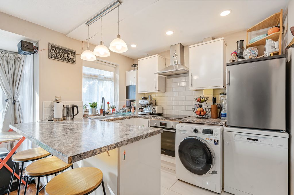 Property photo 2 of 12 Kitchen