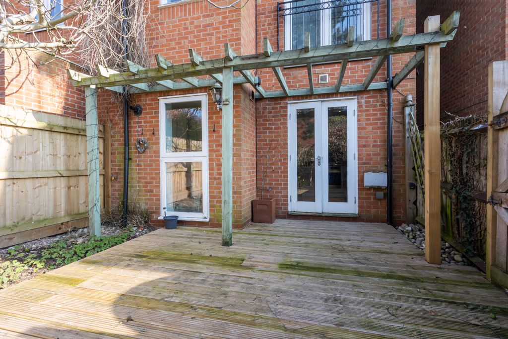 Property photo 2 of 20 15 St Nicholas Pl - 012