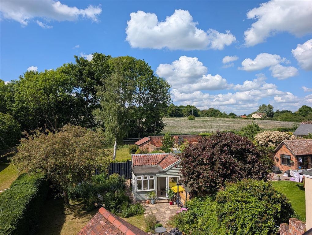 Property photo 2 of 27