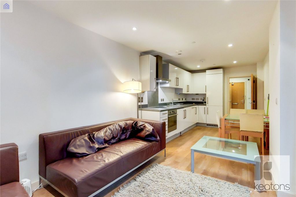 Property photo 1 of 12 Living Room/Kitchen