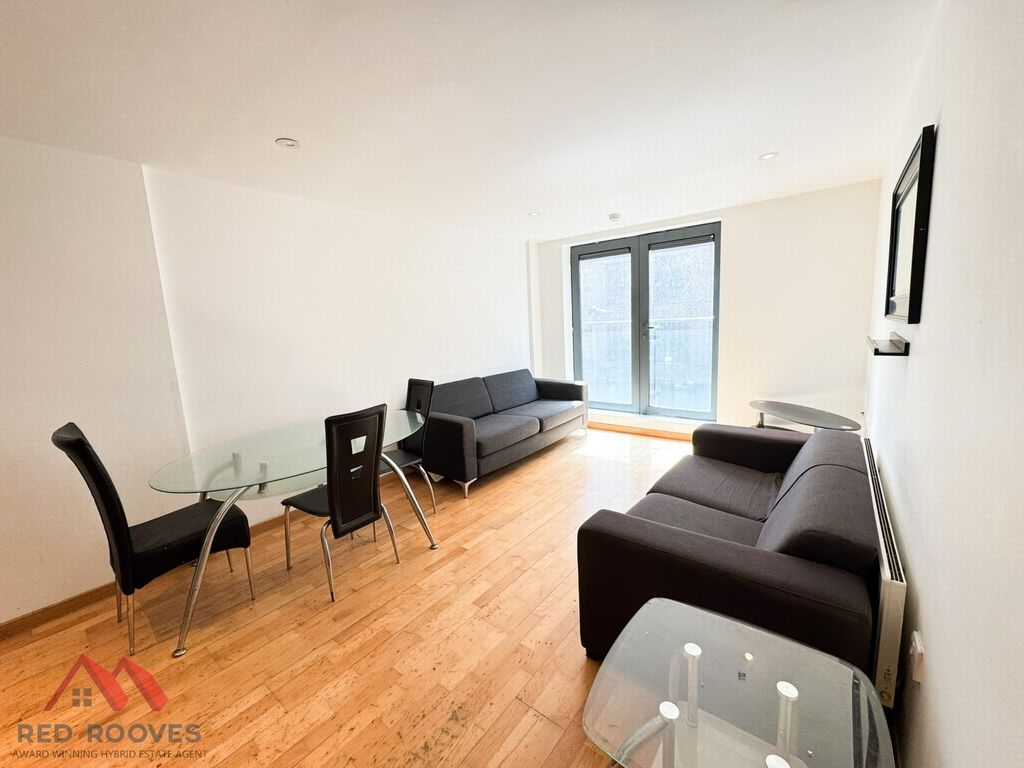 Property photo 3 of 17 Lounge