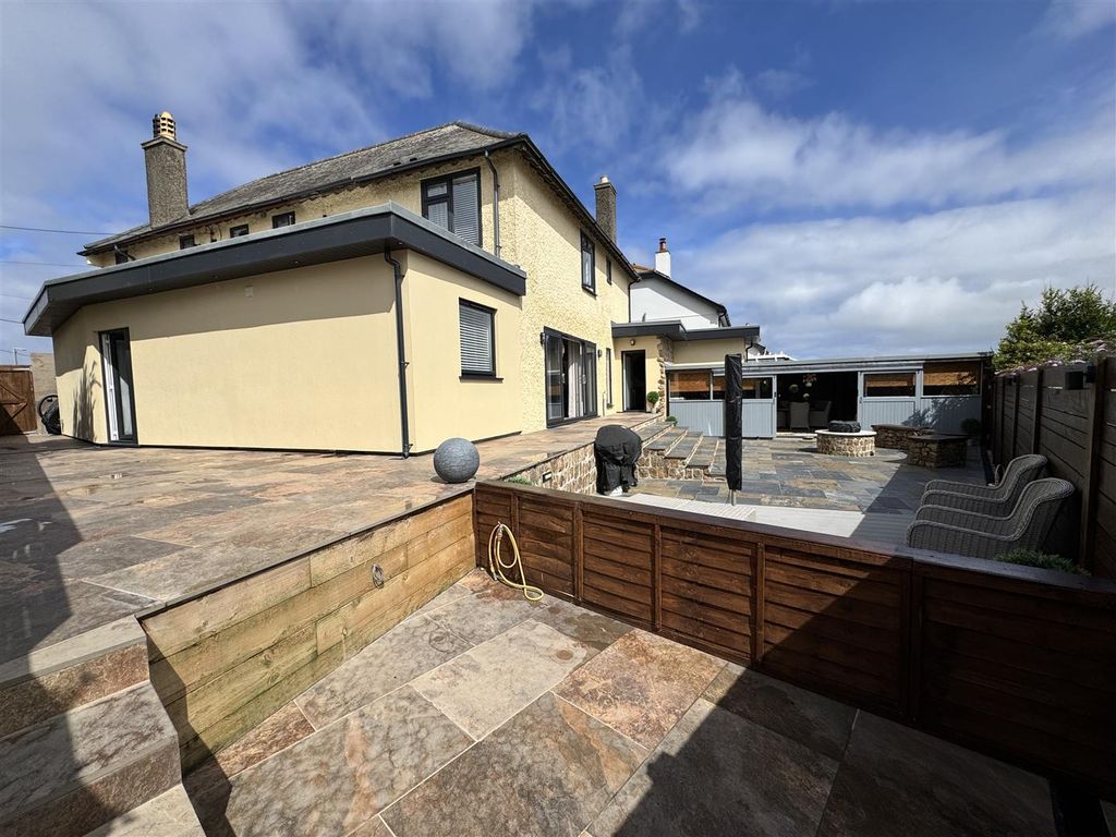 Property photo 3 of 40 Rear Gardens
