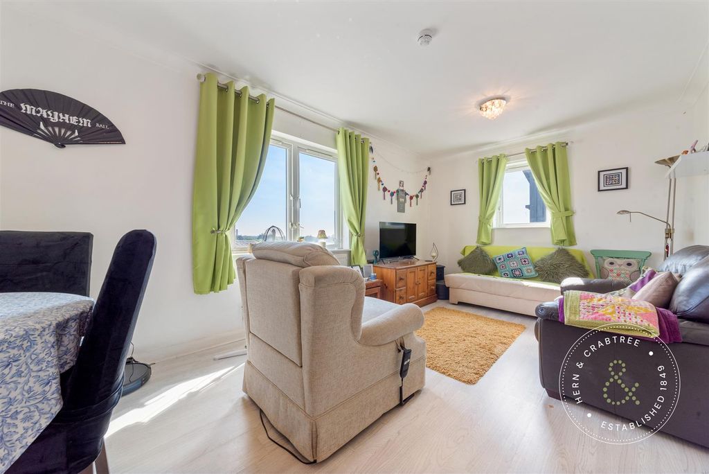 Property photo 2 of 18 Moorhead-Close-109-1.Jpg