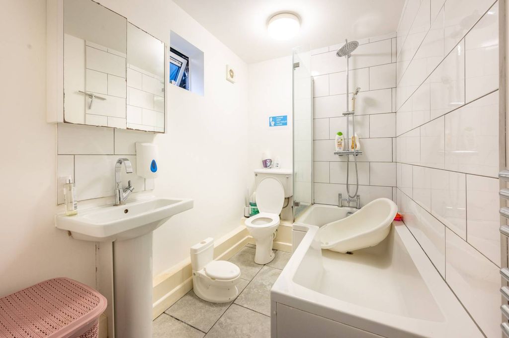 Property photo 3 of 5