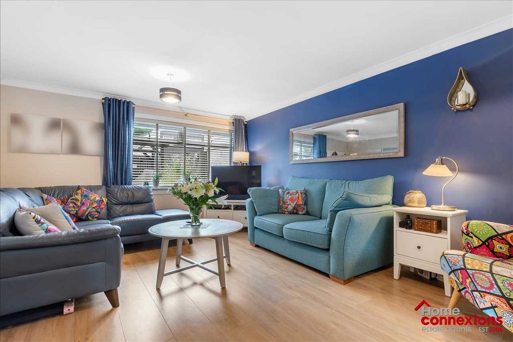 Property photo 3 of 24 Lounge