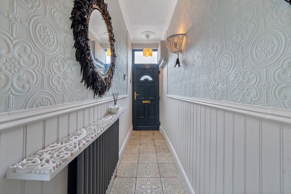 Property photo 2 of 27 Photograph 2