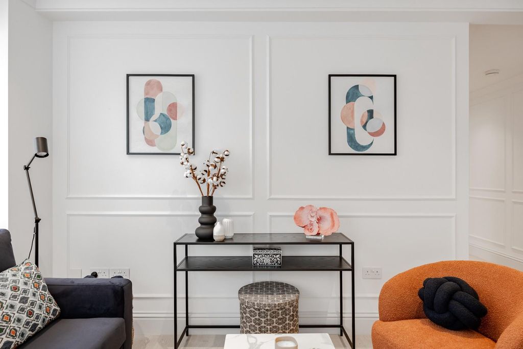 Property photo 2 of 20 Lounge