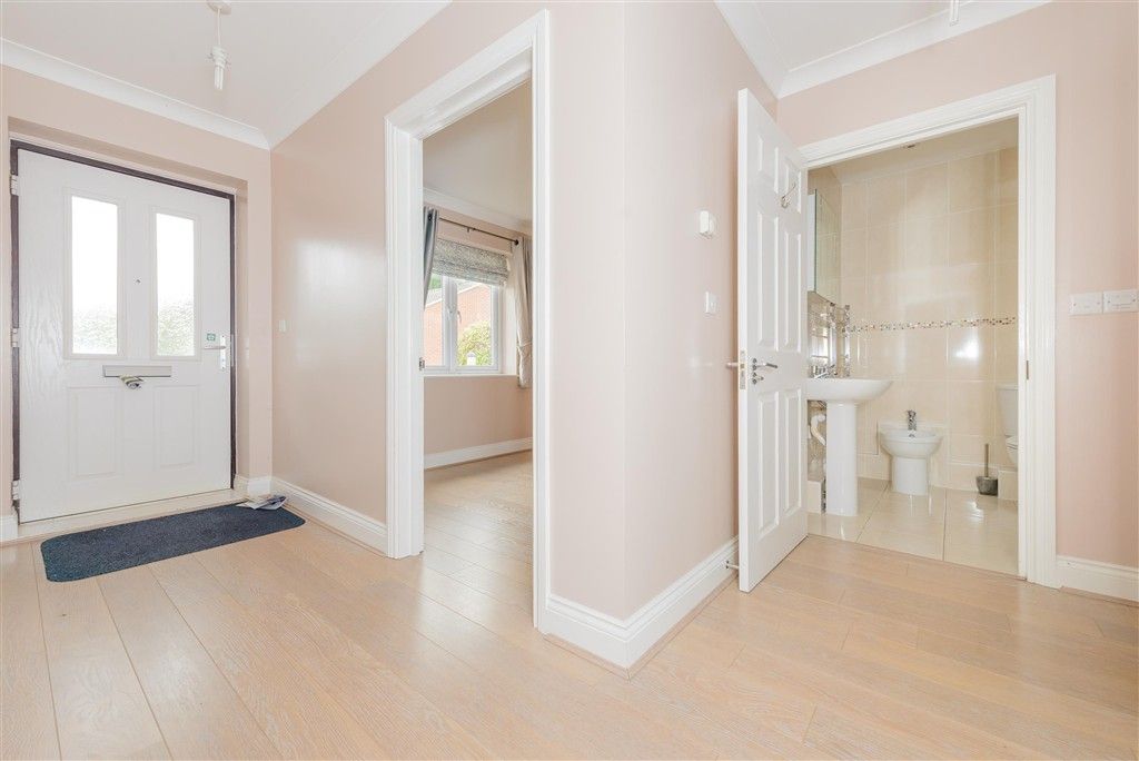 Property photo 2 of 10 Hallway